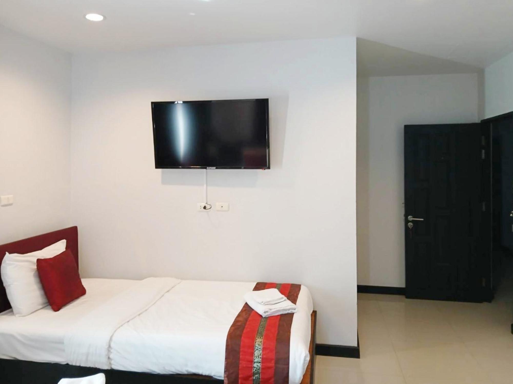 Sunray Beach Hotel Patong Exterior photo
