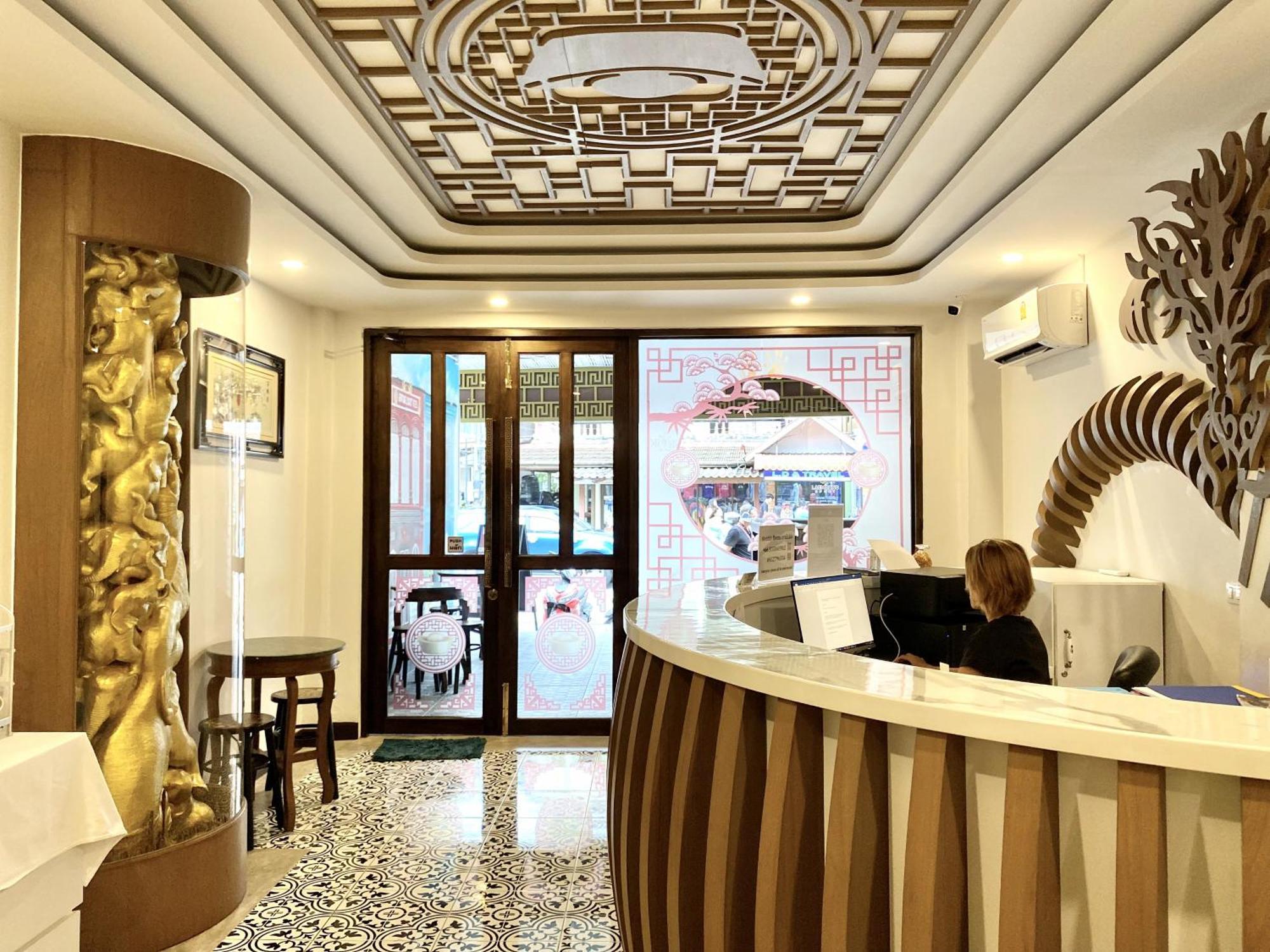 Sunray Beach Hotel Patong Exterior photo