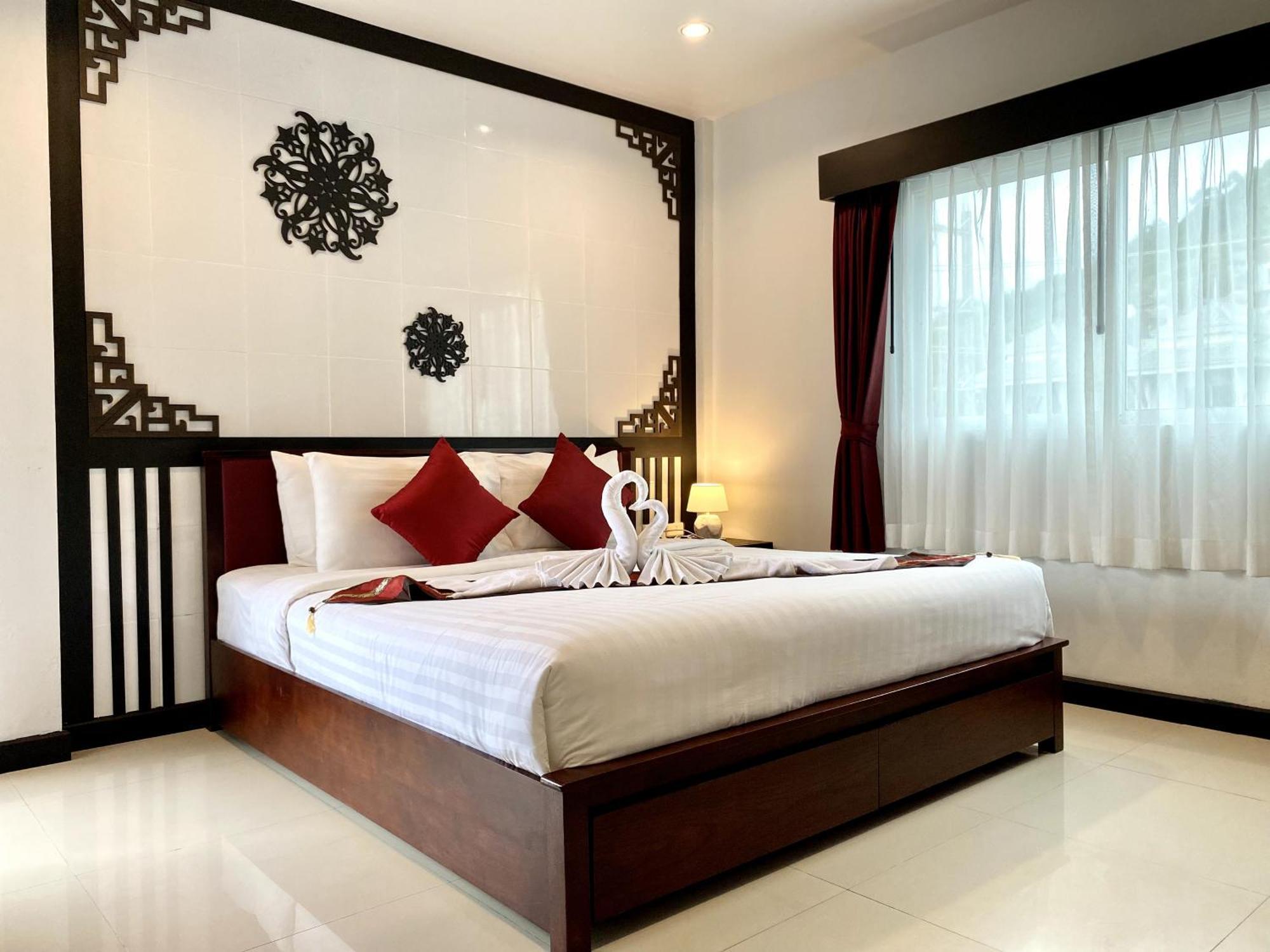 Sunray Beach Hotel Patong Exterior photo