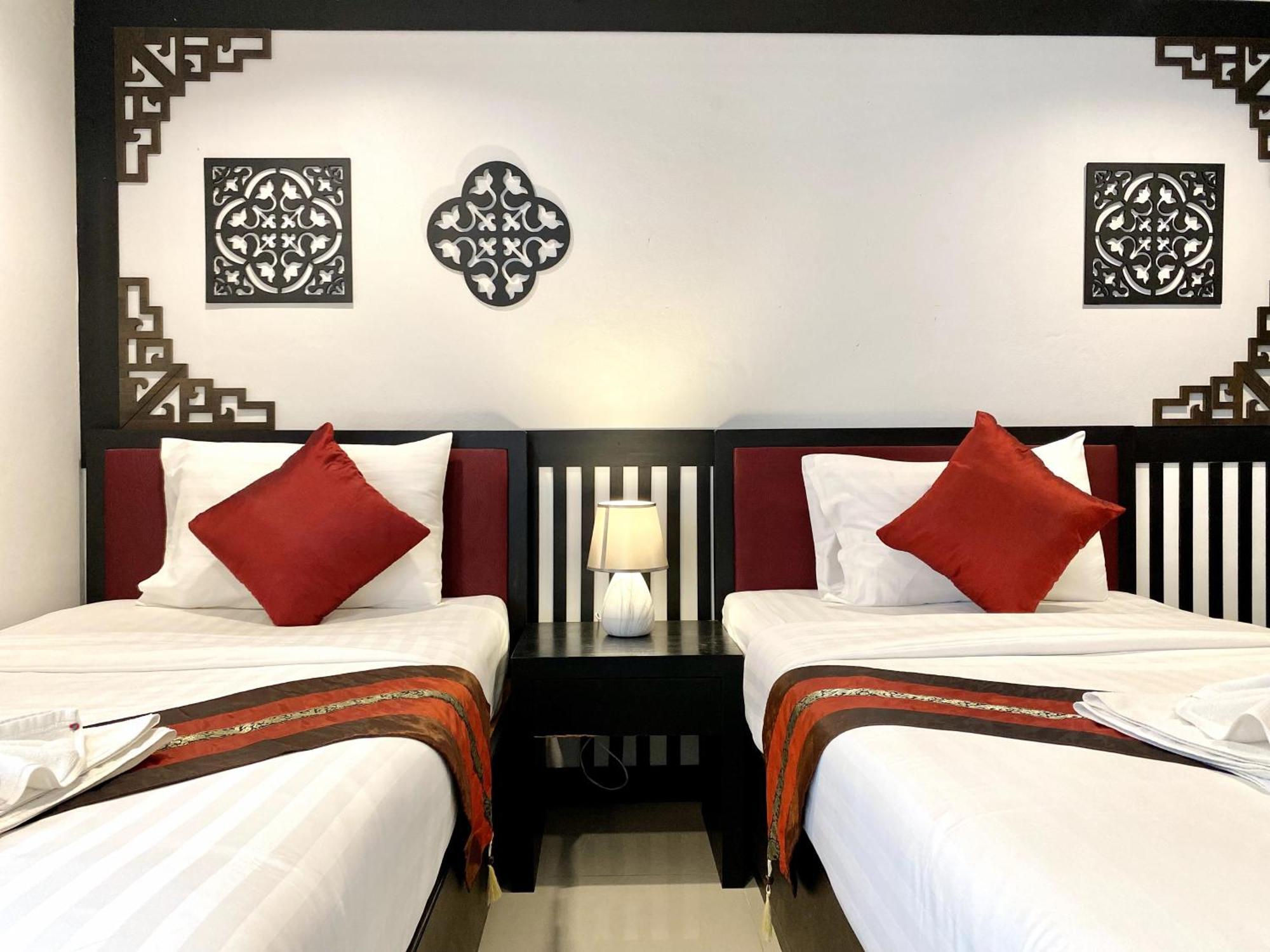 Sunray Beach Hotel Patong Exterior photo