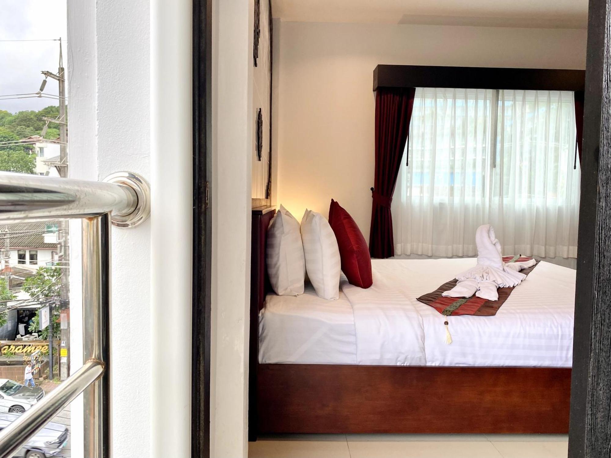 Sunray Beach Hotel Patong Exterior photo