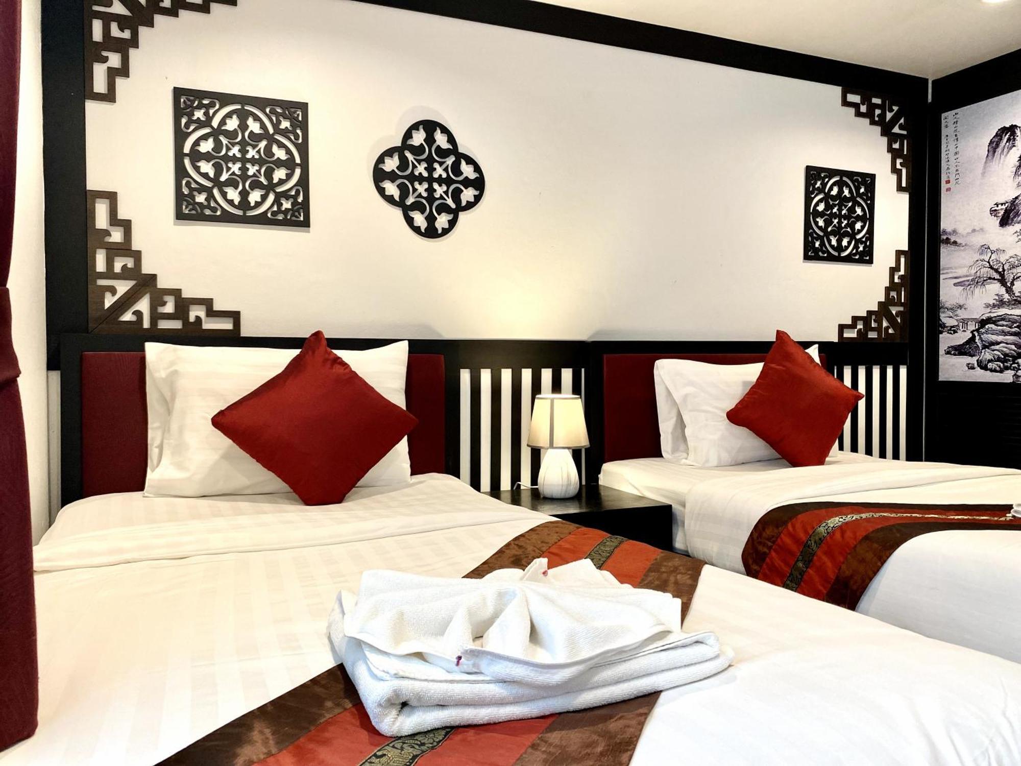 Sunray Beach Hotel Patong Exterior photo