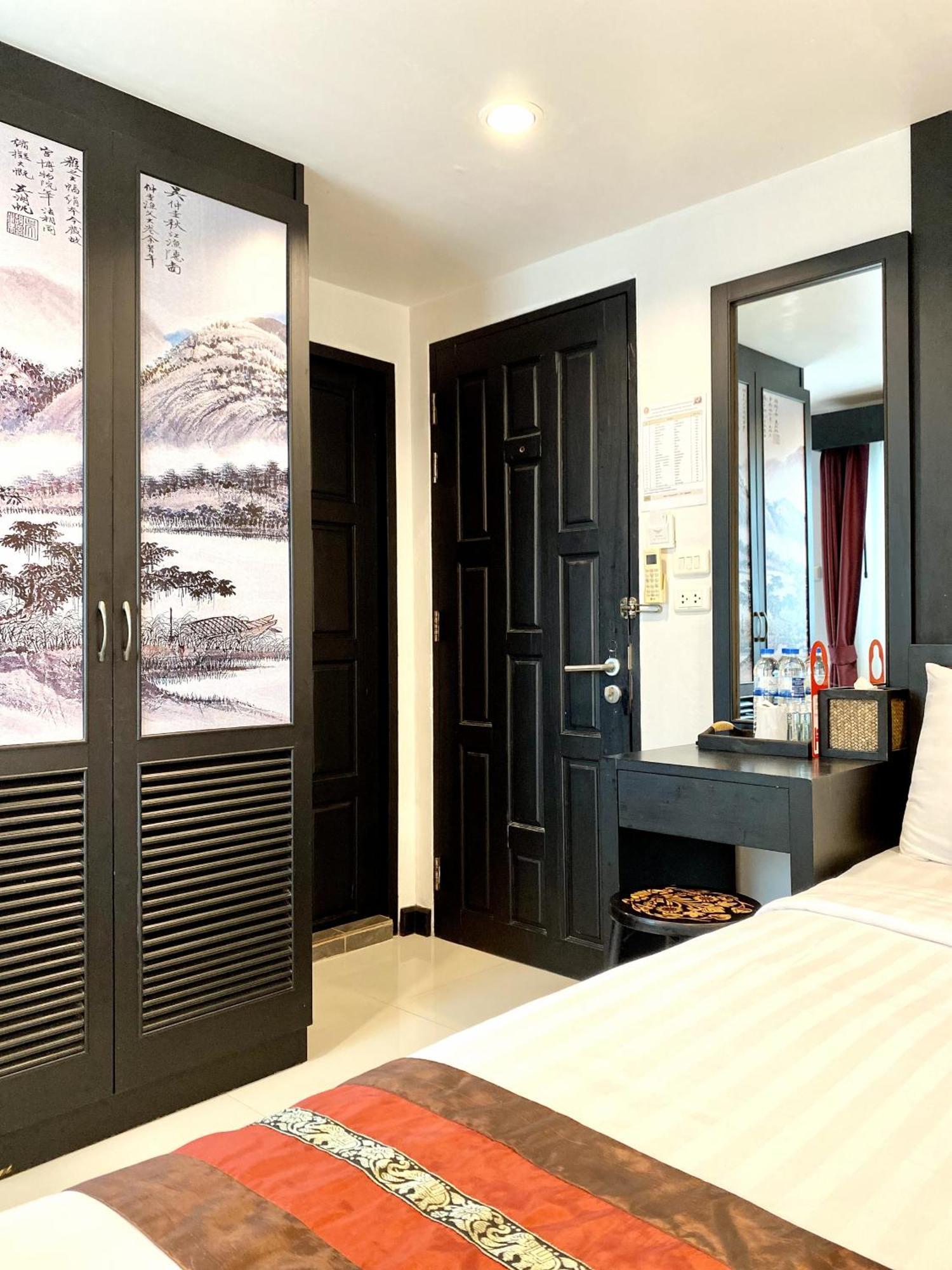 Sunray Beach Hotel Patong Exterior photo