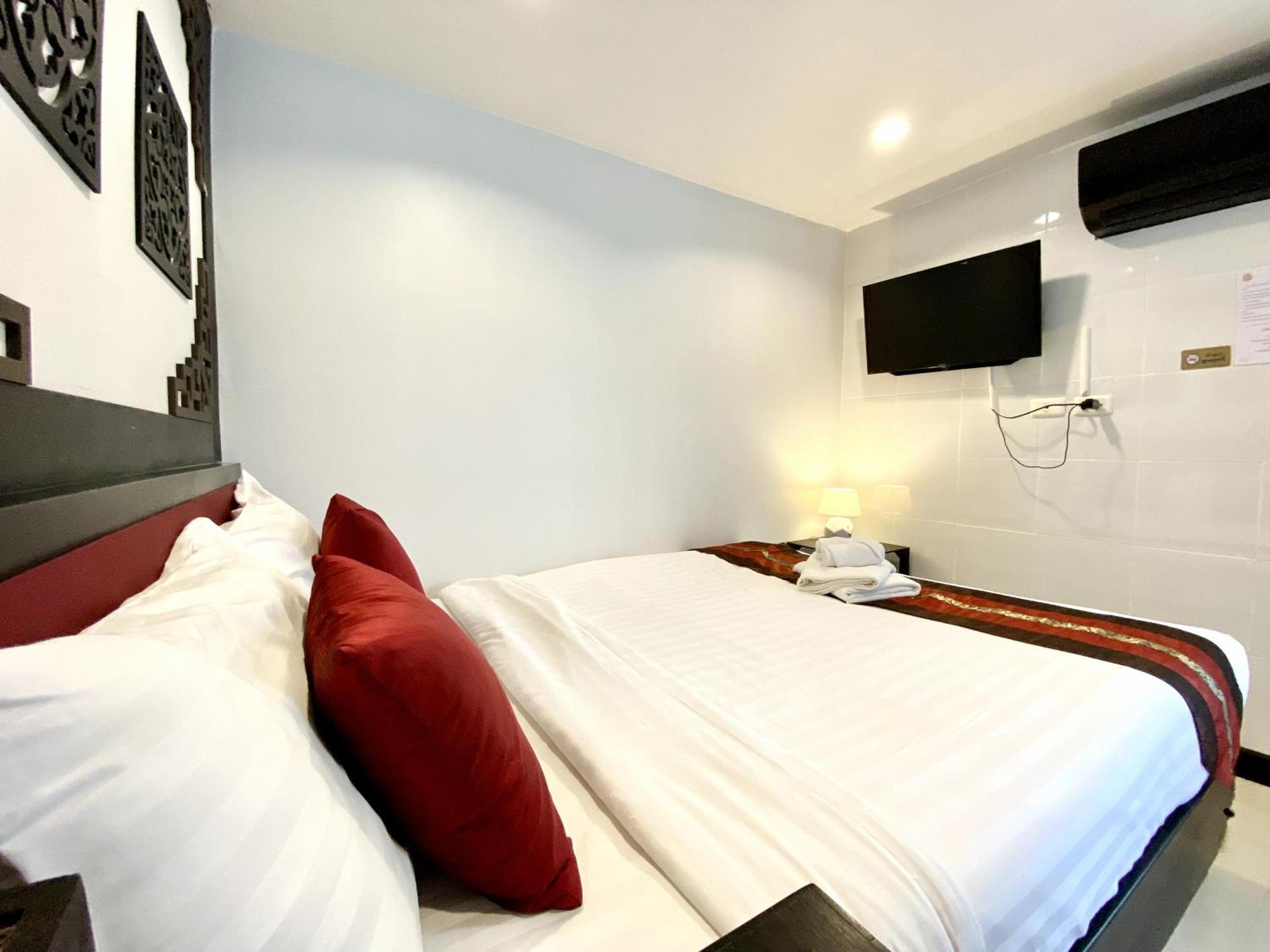 Sunray Beach Hotel Patong Exterior photo