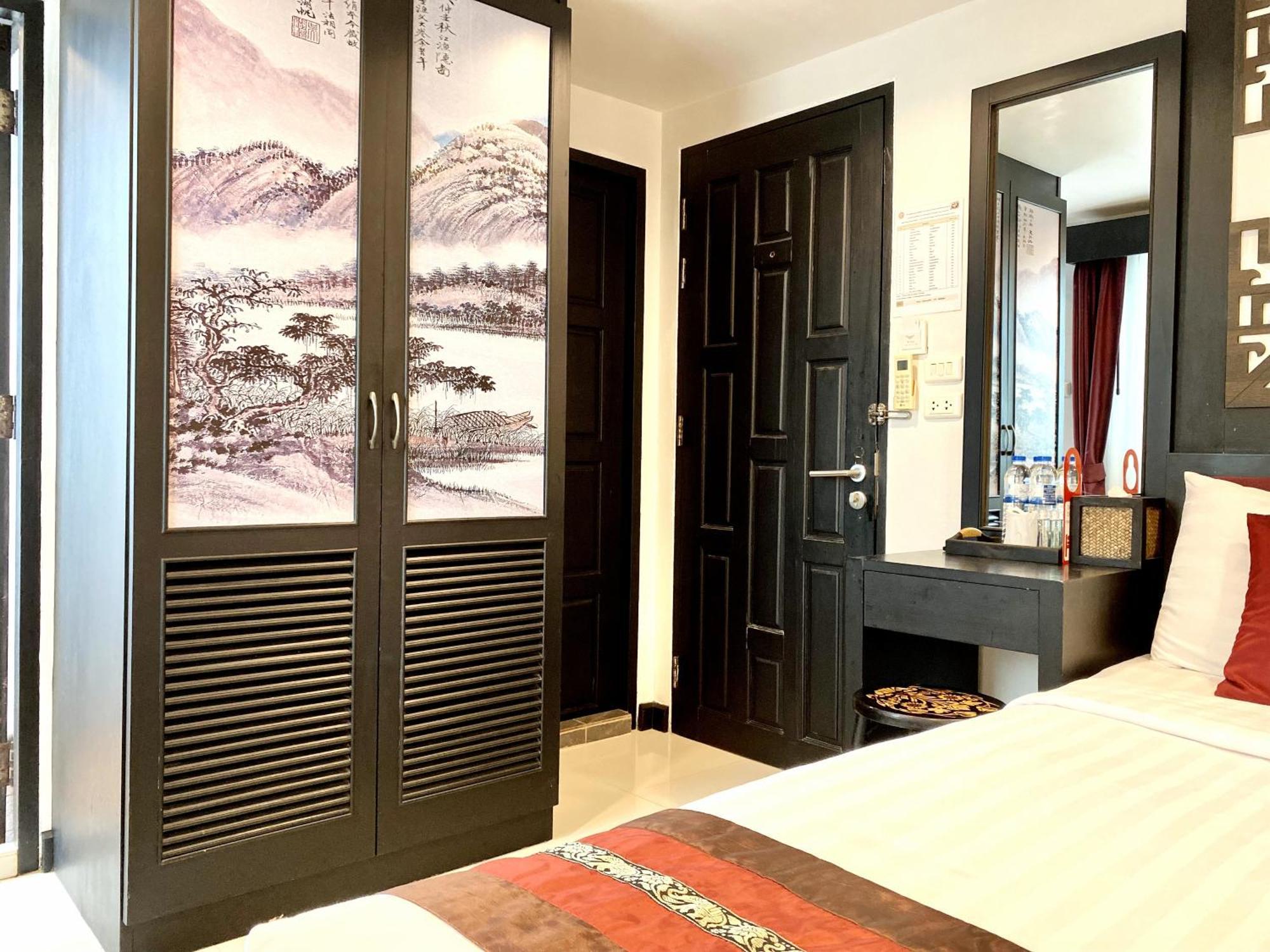 Sunray Beach Hotel Patong Exterior photo