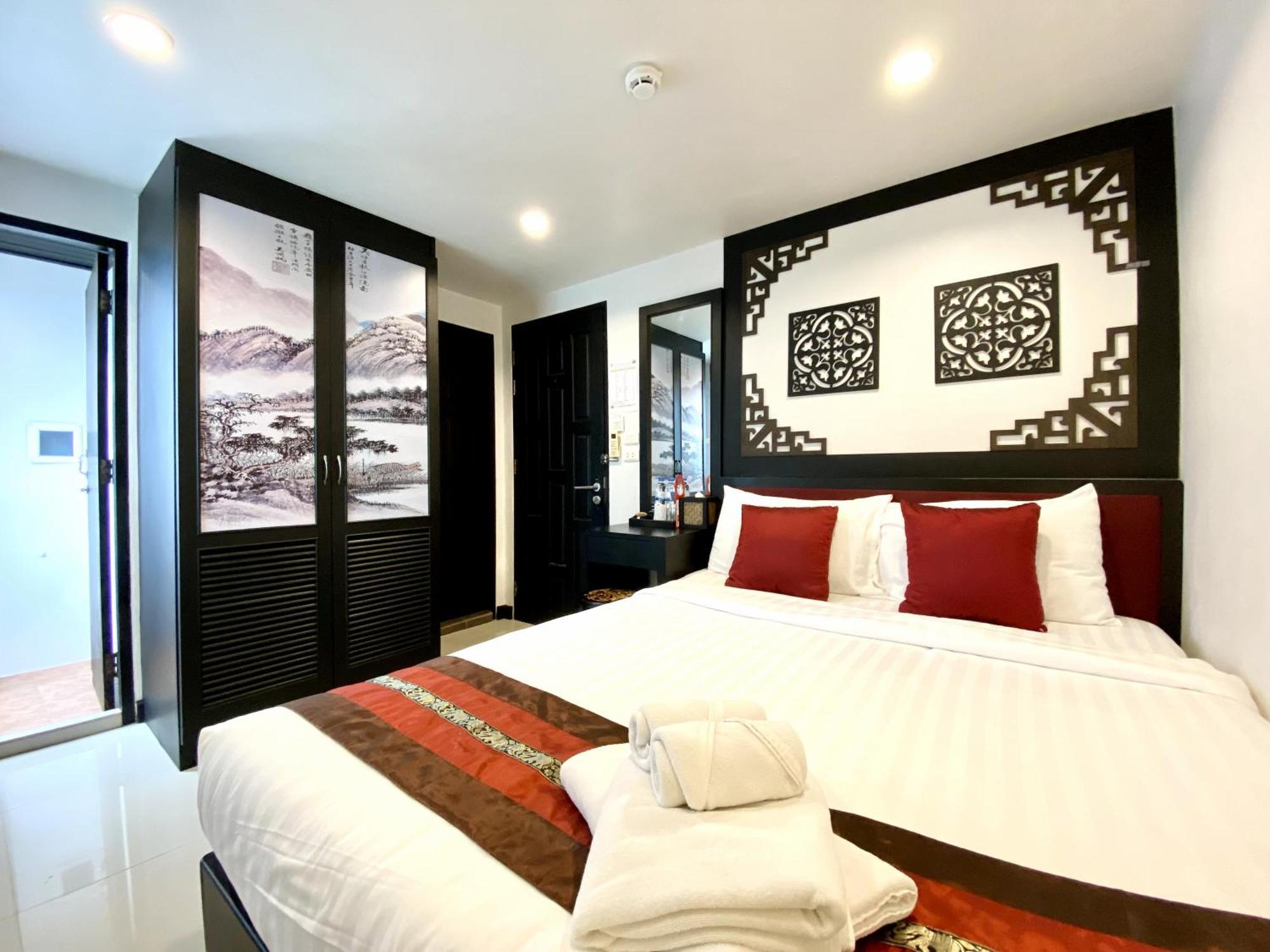 Sunray Beach Hotel Patong Exterior photo