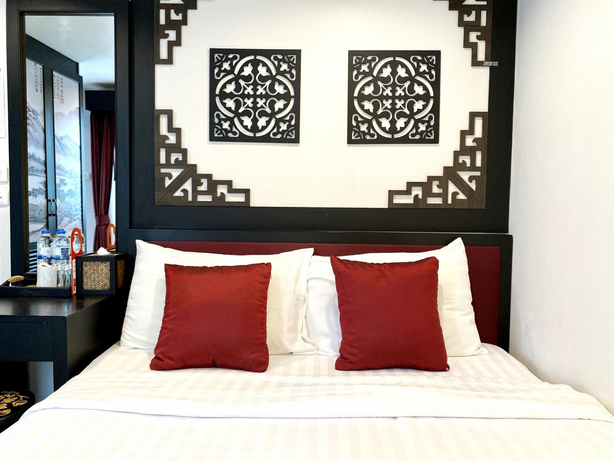 Sunray Beach Hotel Patong Exterior photo