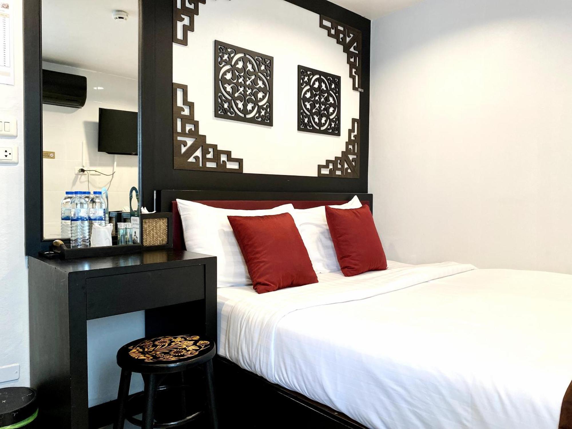 Sunray Beach Hotel Patong Exterior photo
